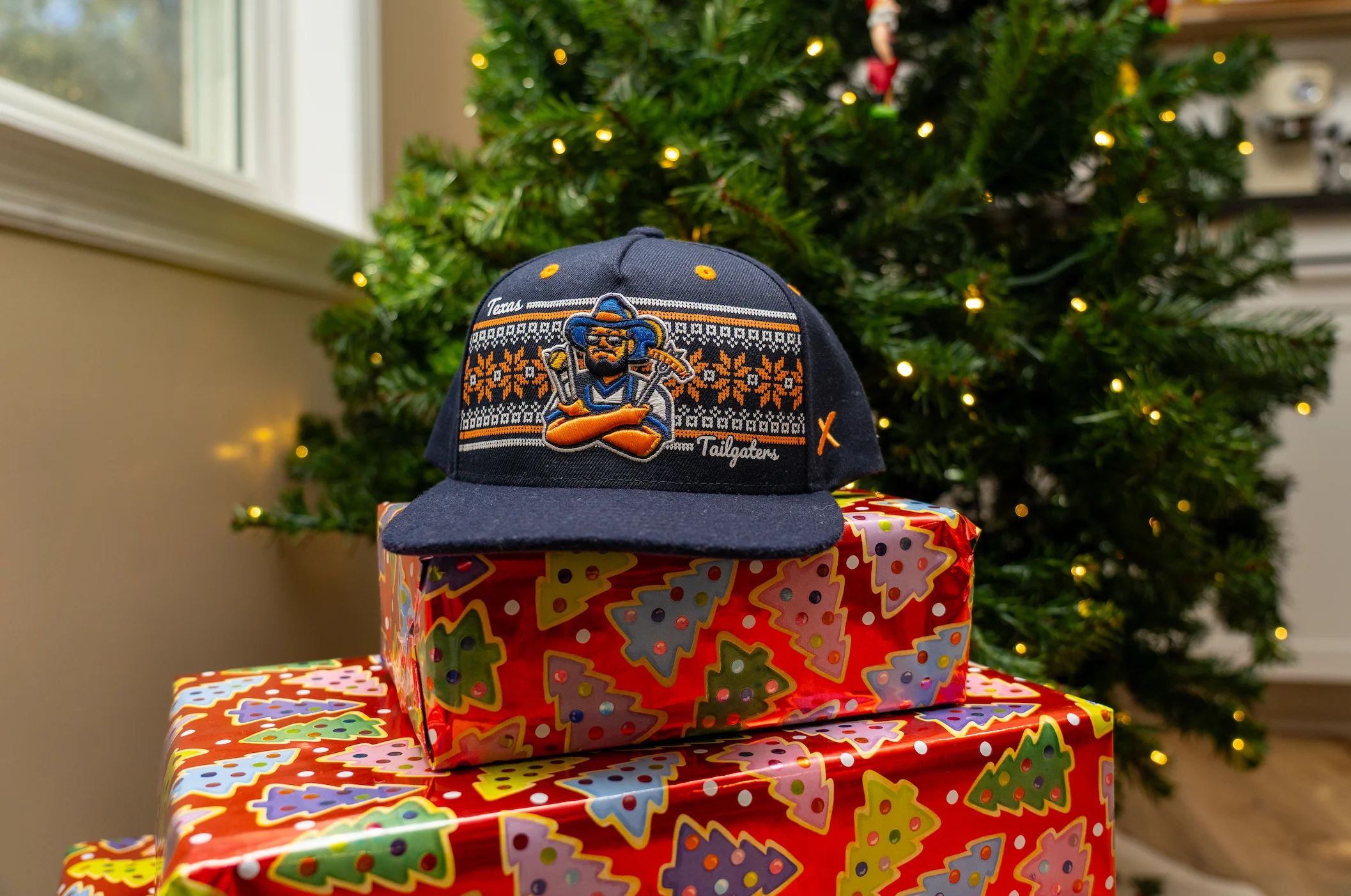 Tailgaters CapX Yule Adjustable Hat - Image 4